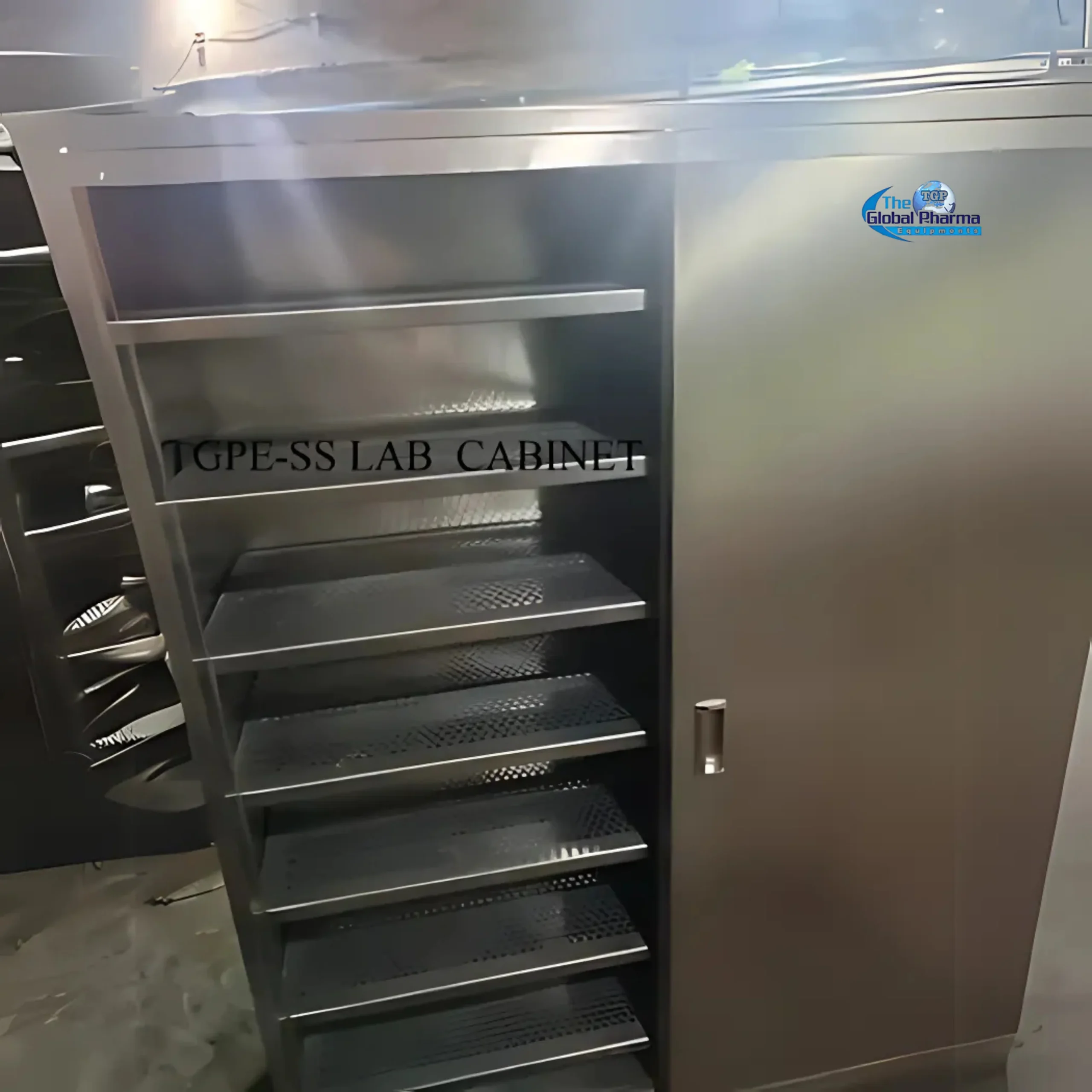 SS Lab Cabinet in Maharashtra