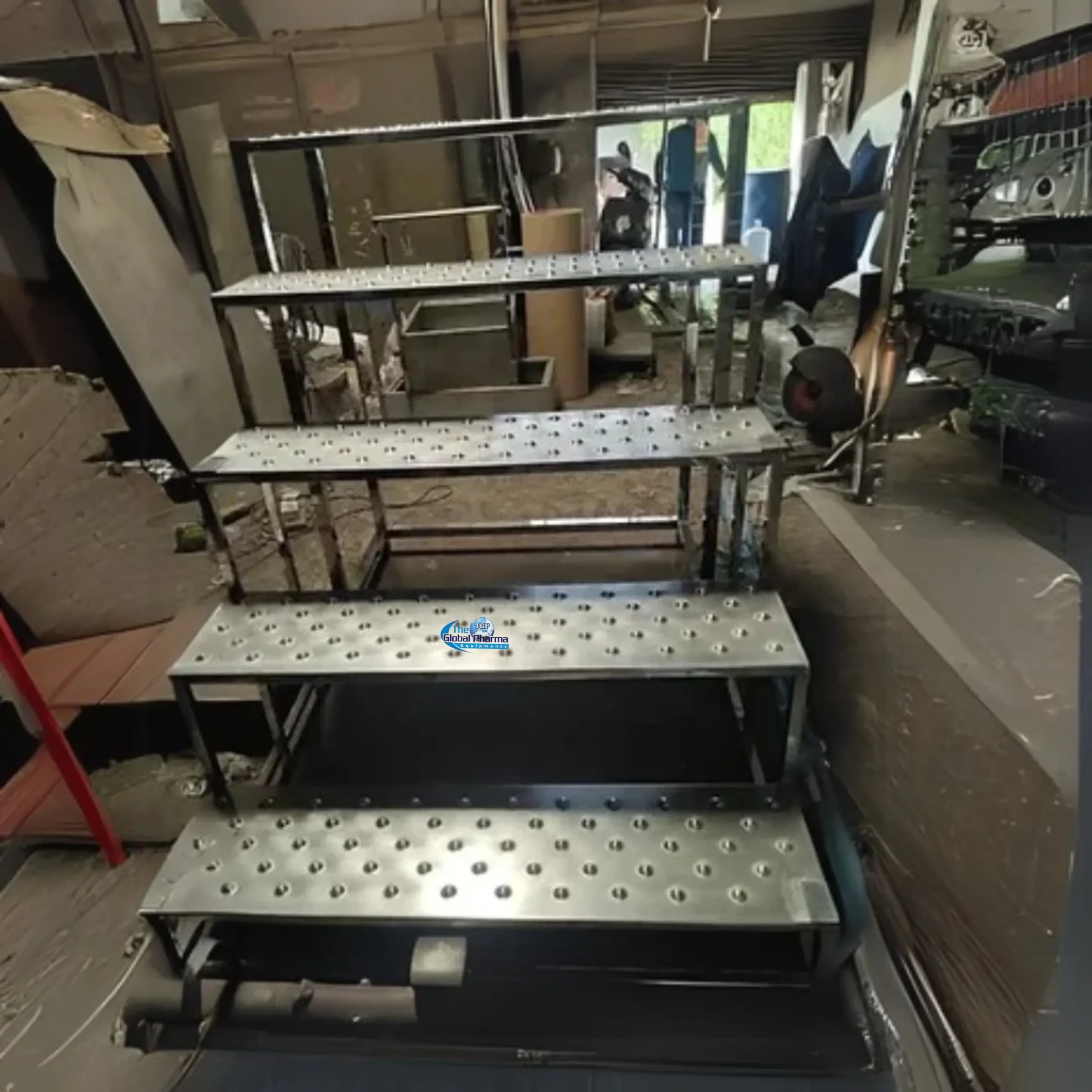 Stainless Steel Ladder in Maharashtra