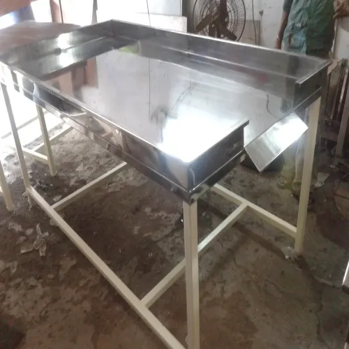 SS Vegetable Sorting And Working Table Manufacturers in Maharashtra